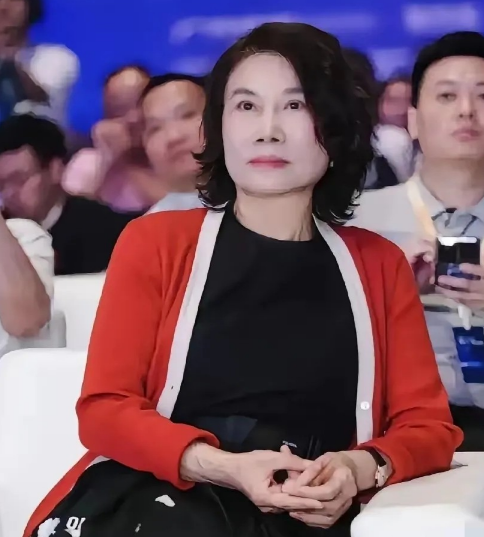 开云体育App-脸都不要了！格力新空调的箱子正面直接印着“全铜管”这几个字